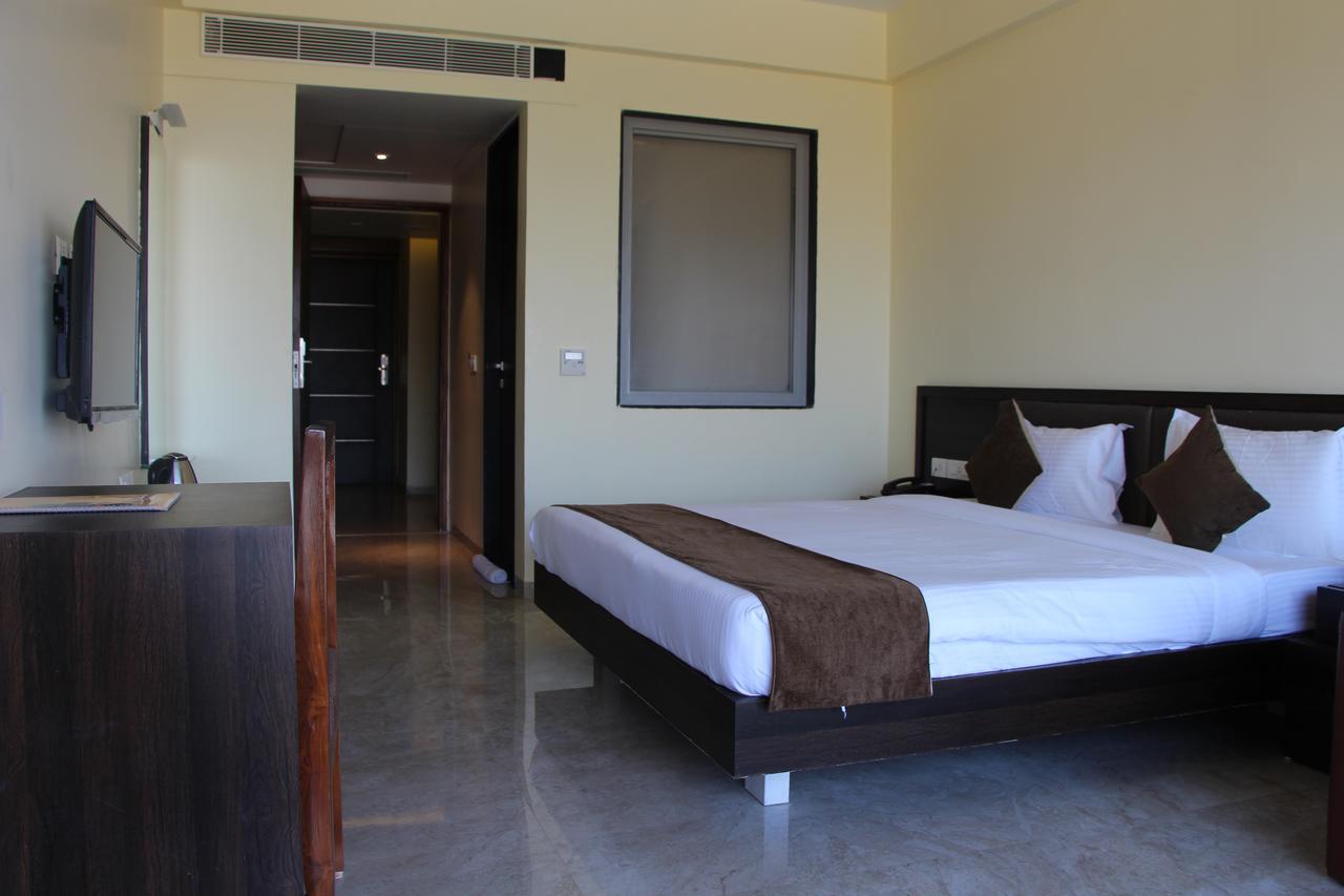 Krishna Beach Resorts - Диу Экстерьер фото